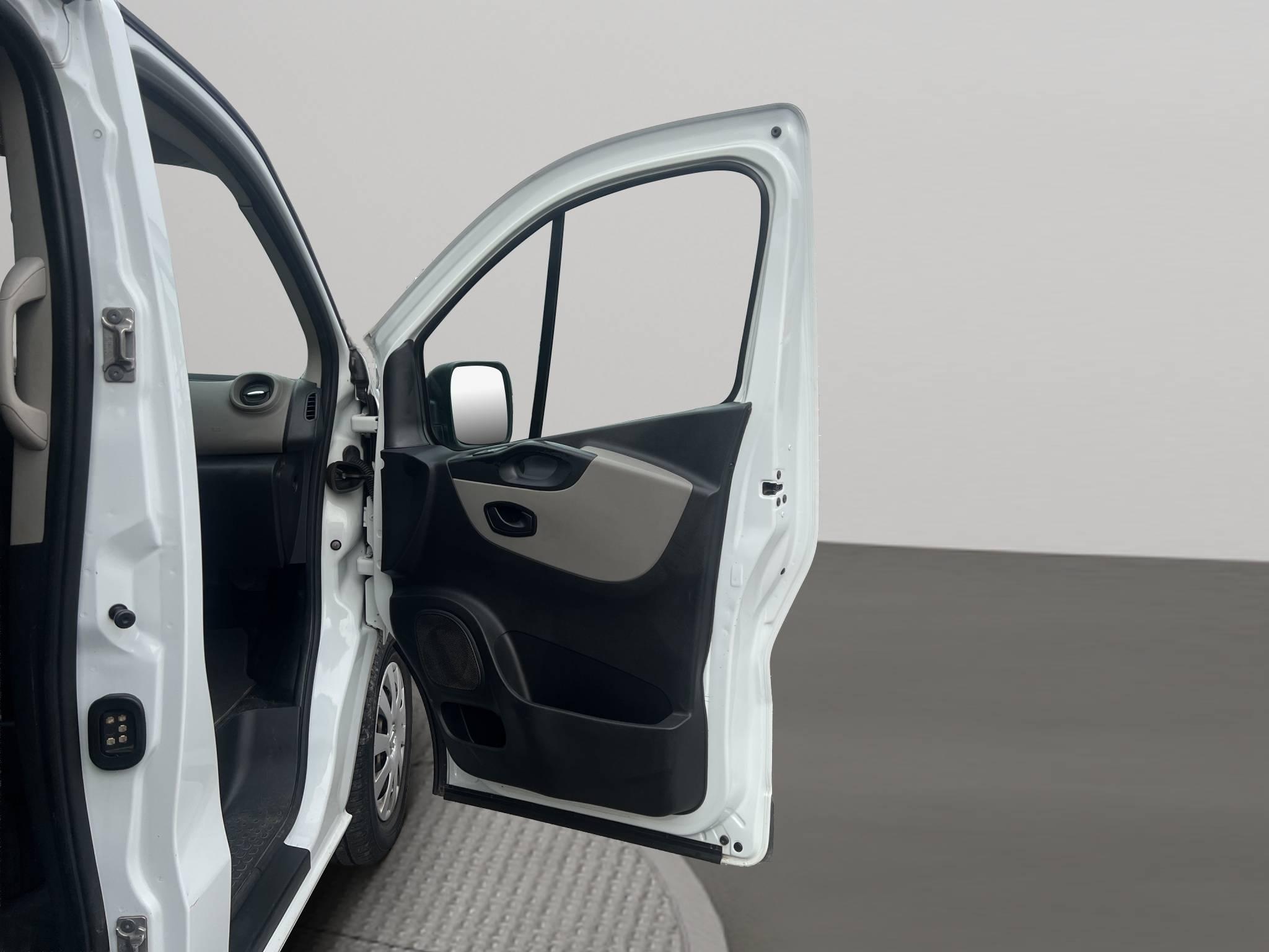 RENAULT TRAFIC COMBI