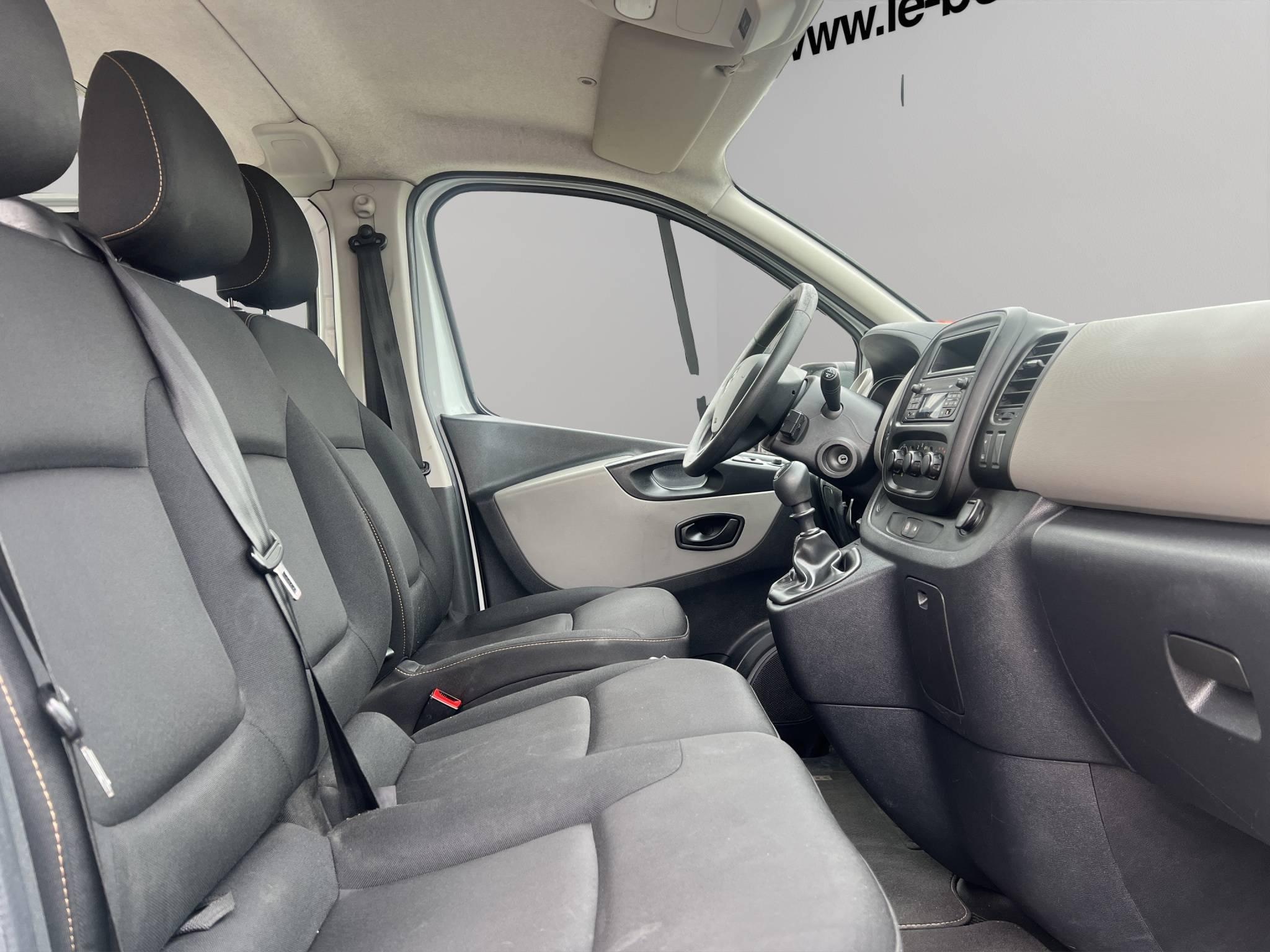 RENAULT TRAFIC COMBI