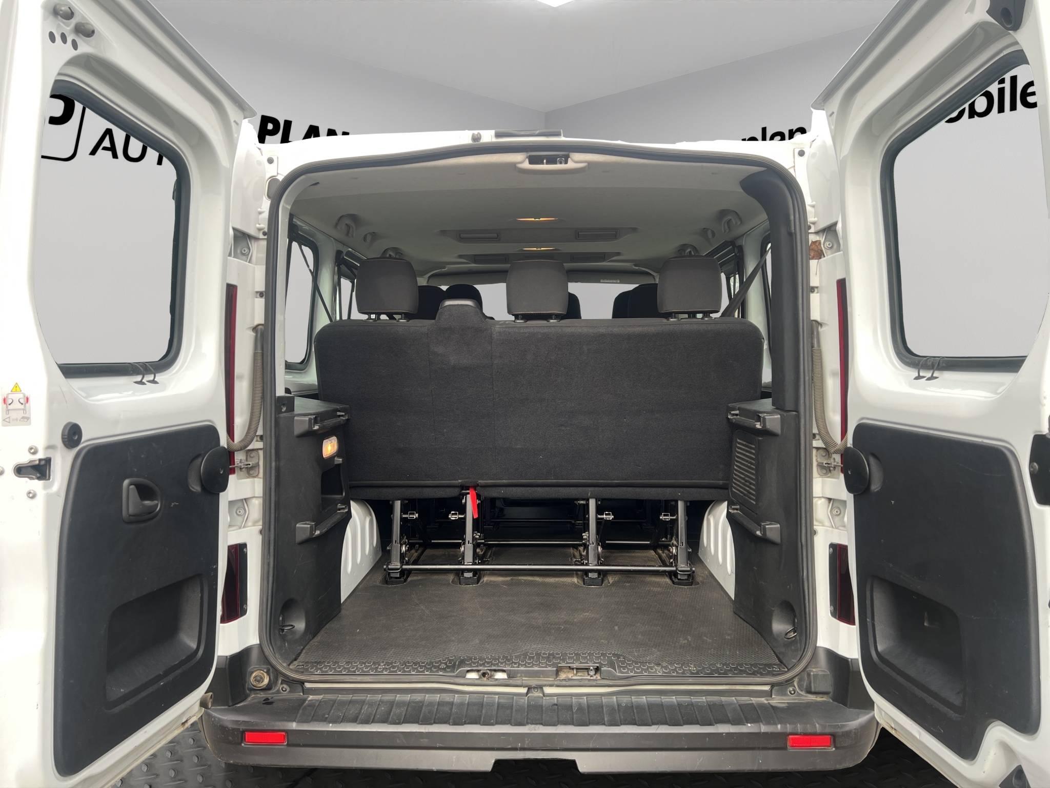 RENAULT TRAFIC COMBI