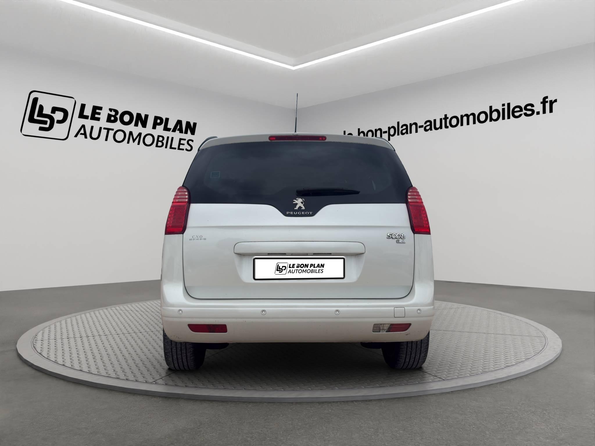 PEUGEOT 5008