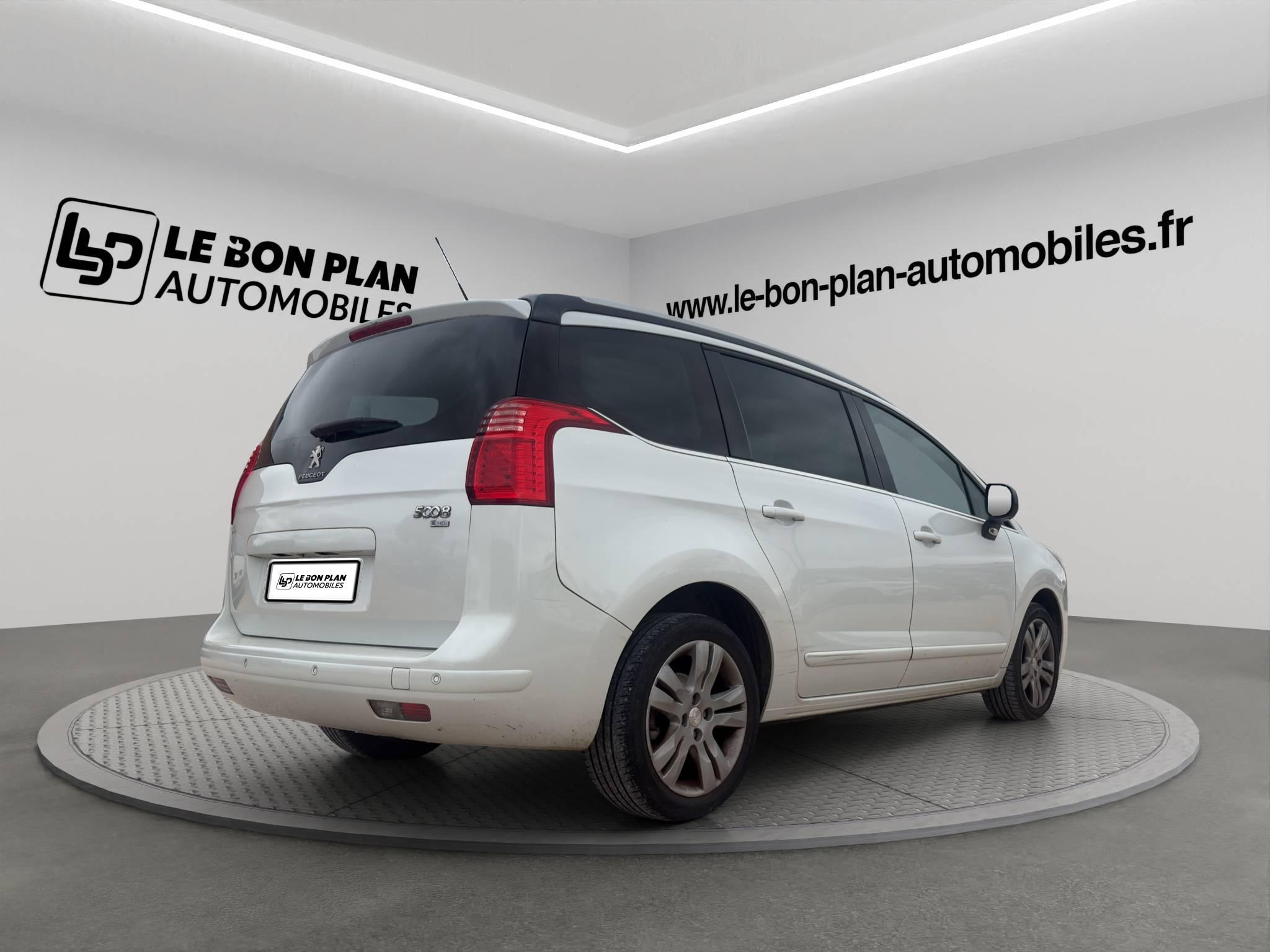 PEUGEOT 5008