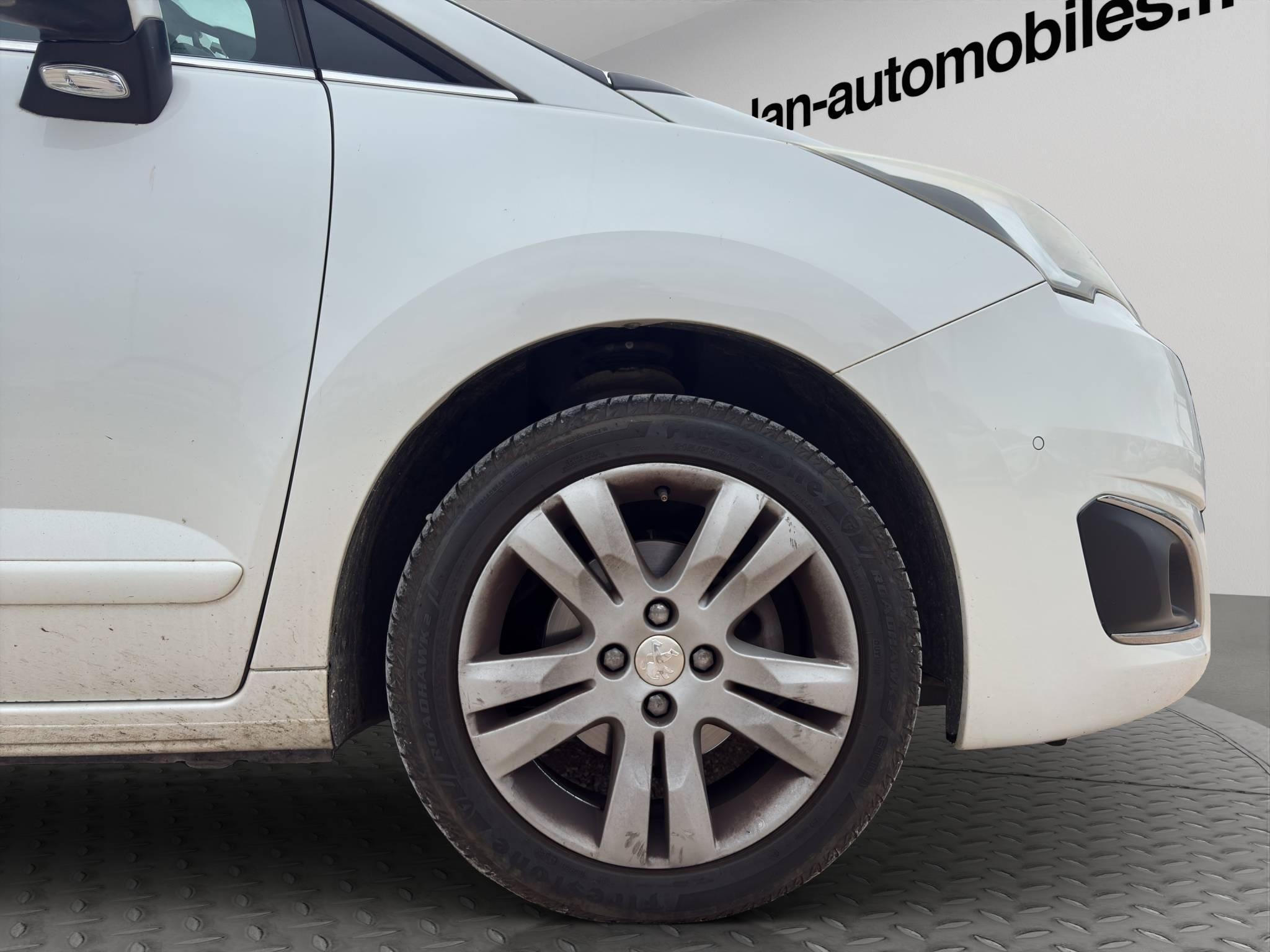 PEUGEOT 5008