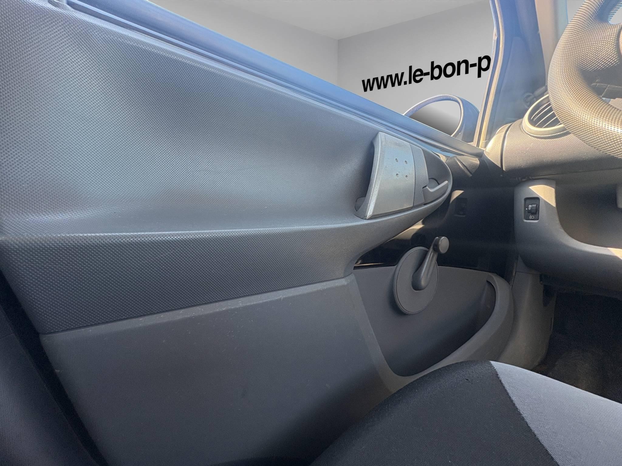 PEUGEOT 107