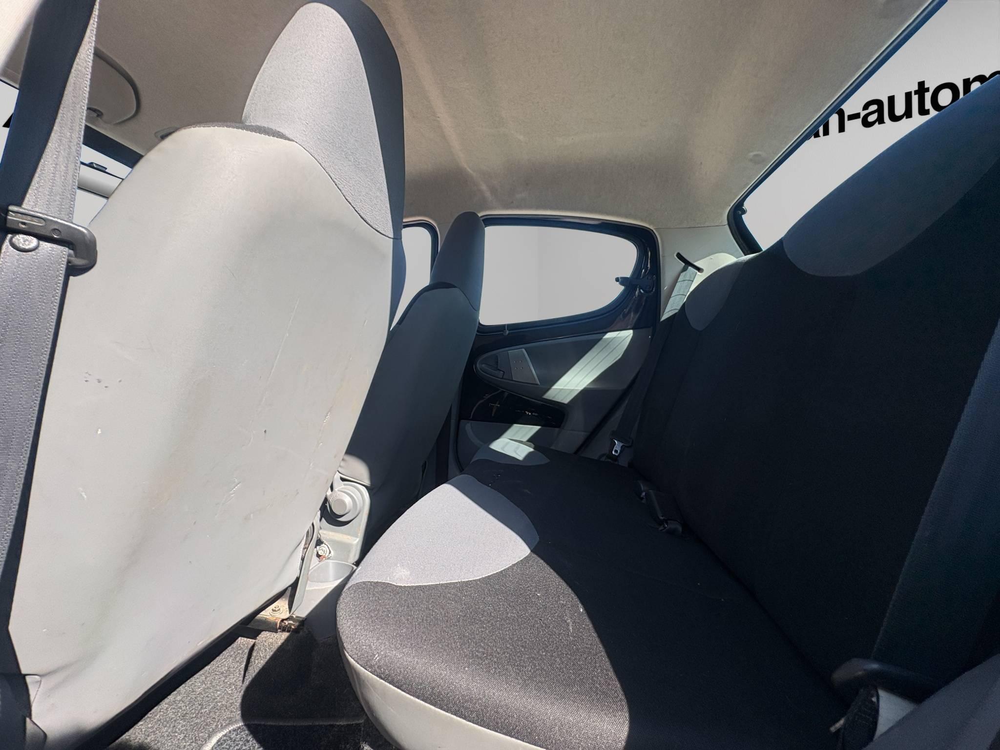PEUGEOT 107