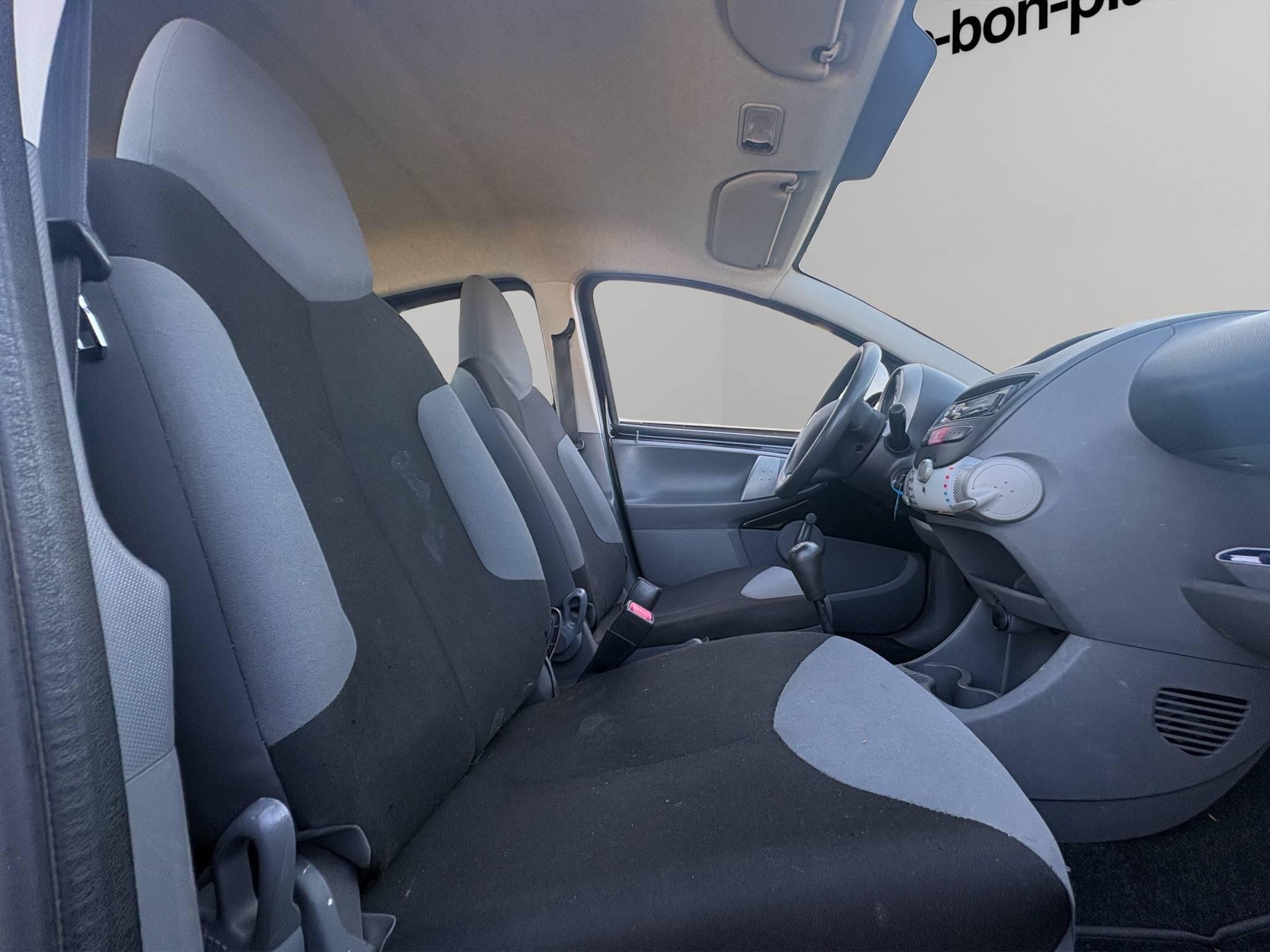 PEUGEOT 107