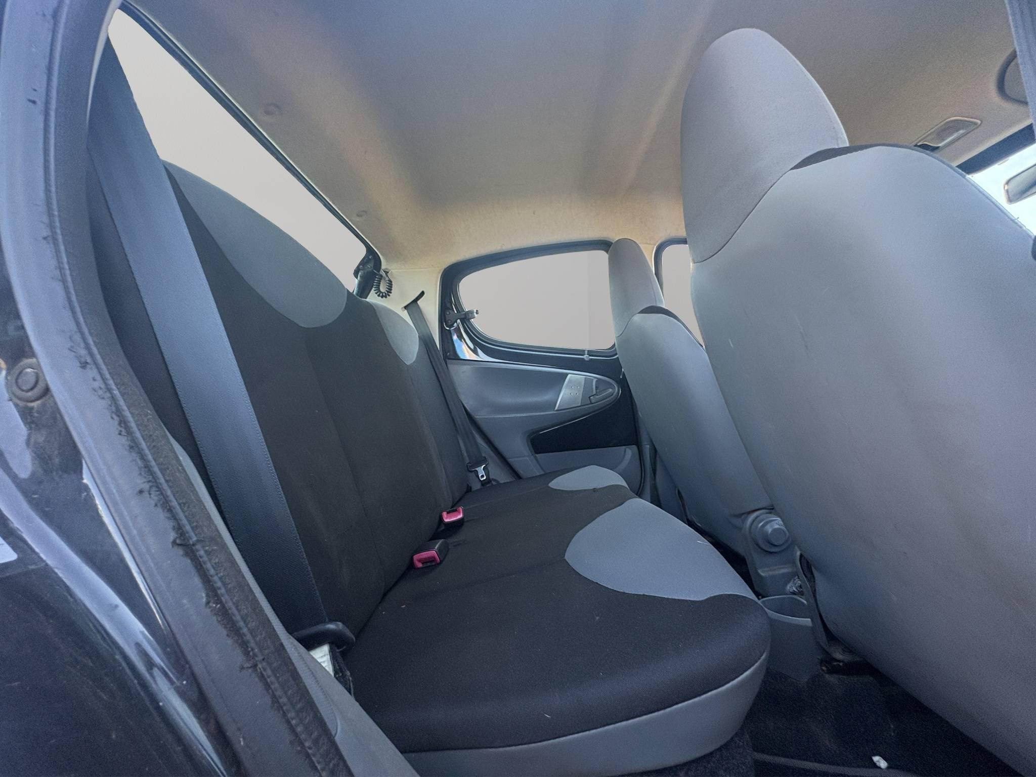 PEUGEOT 107
