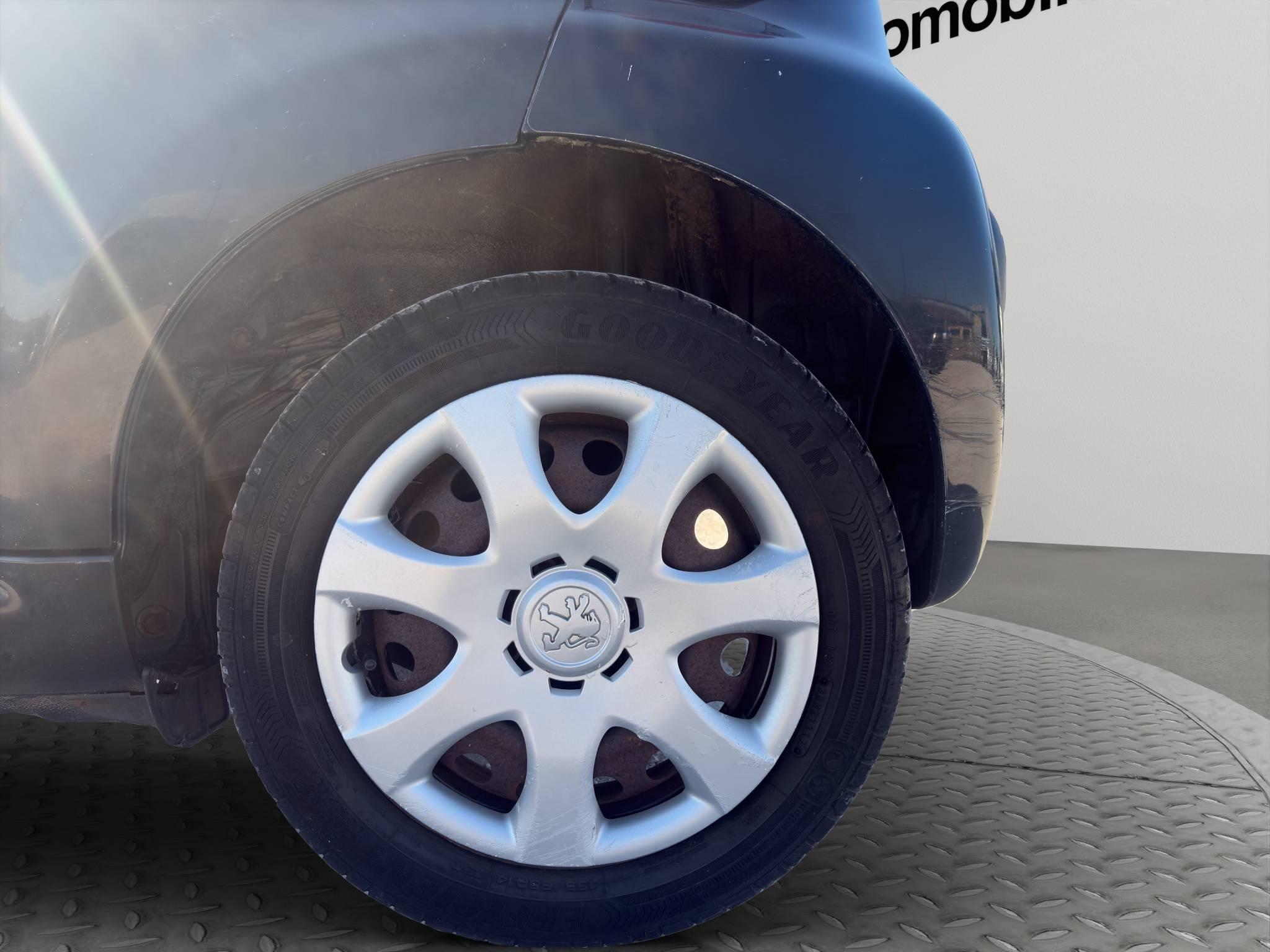 PEUGEOT 107
