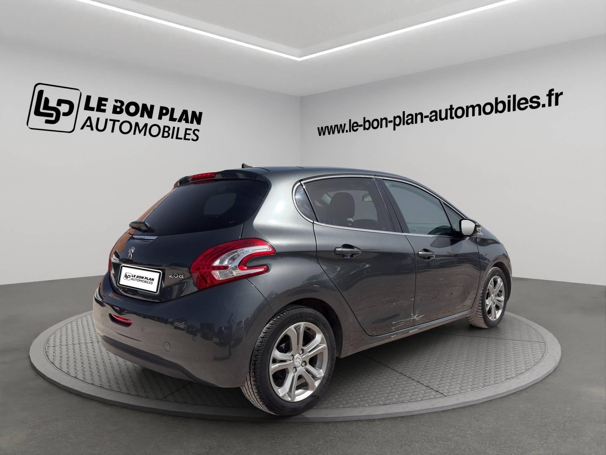 PEUGEOT 208